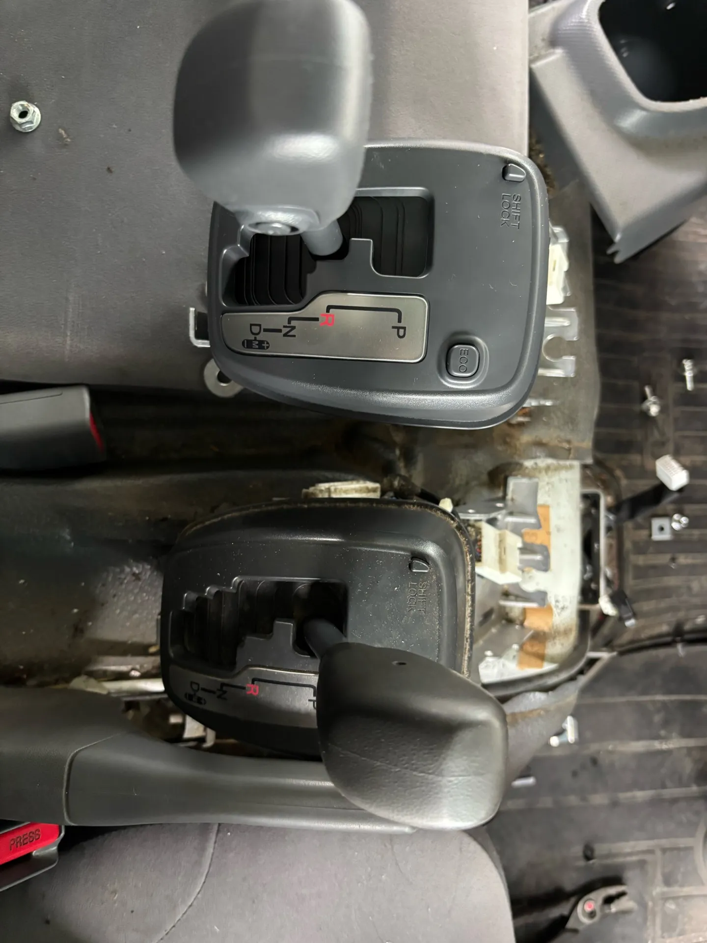 ISUZU　エルフ　NPR85　シフトレバー交換