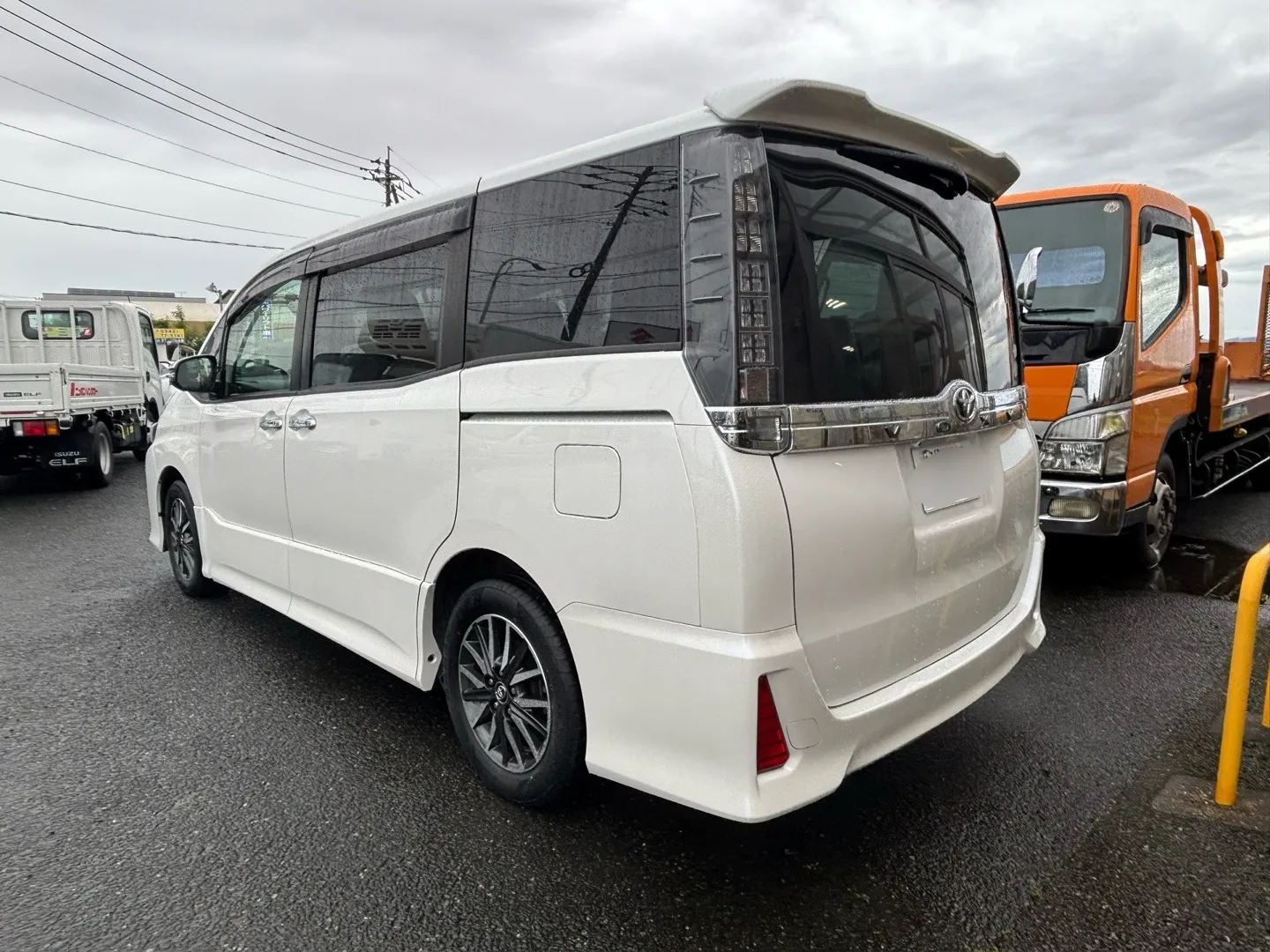 TOYOTA　ヴォクシー　ZRR80　中古車販売