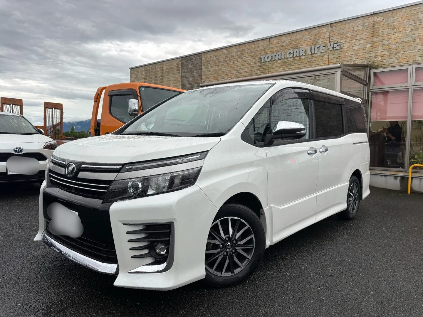 TOYOTA　ヴォクシー　ZRR80　中古車販売