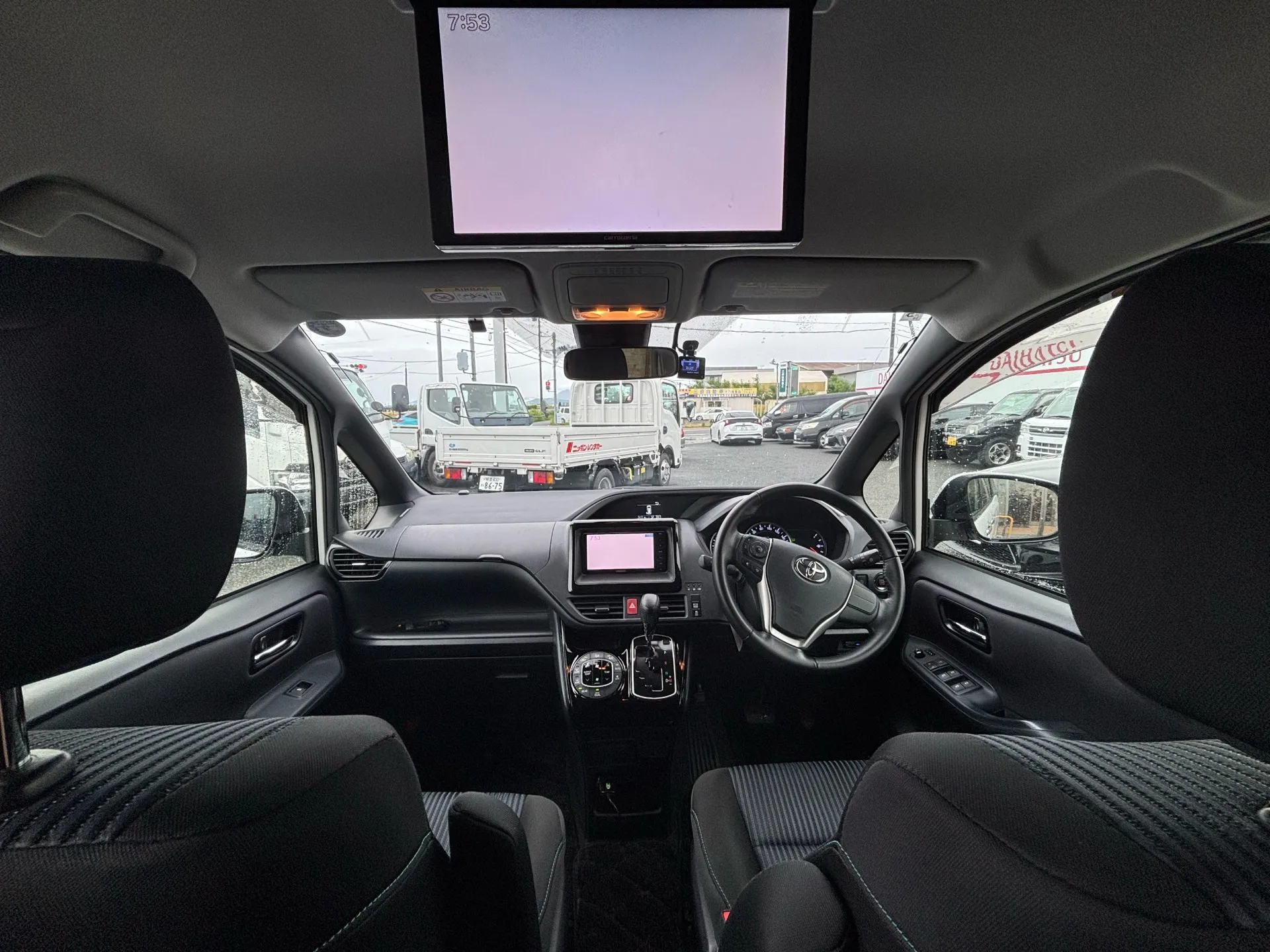 TOYOTA　ヴォクシー　ZRR80　中古車販売