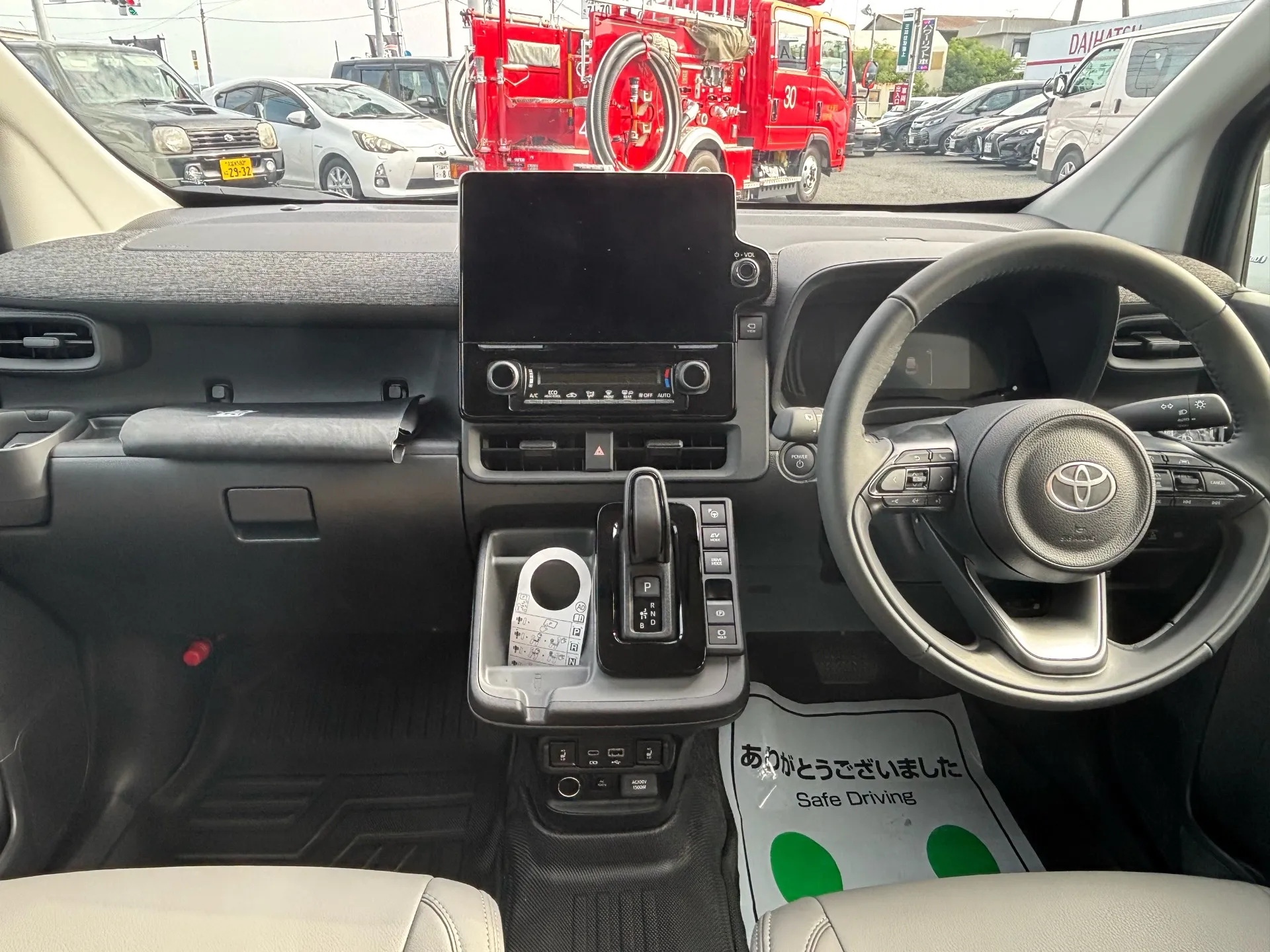 TOYOTA　シエンタHV　７人乗り　新車販売