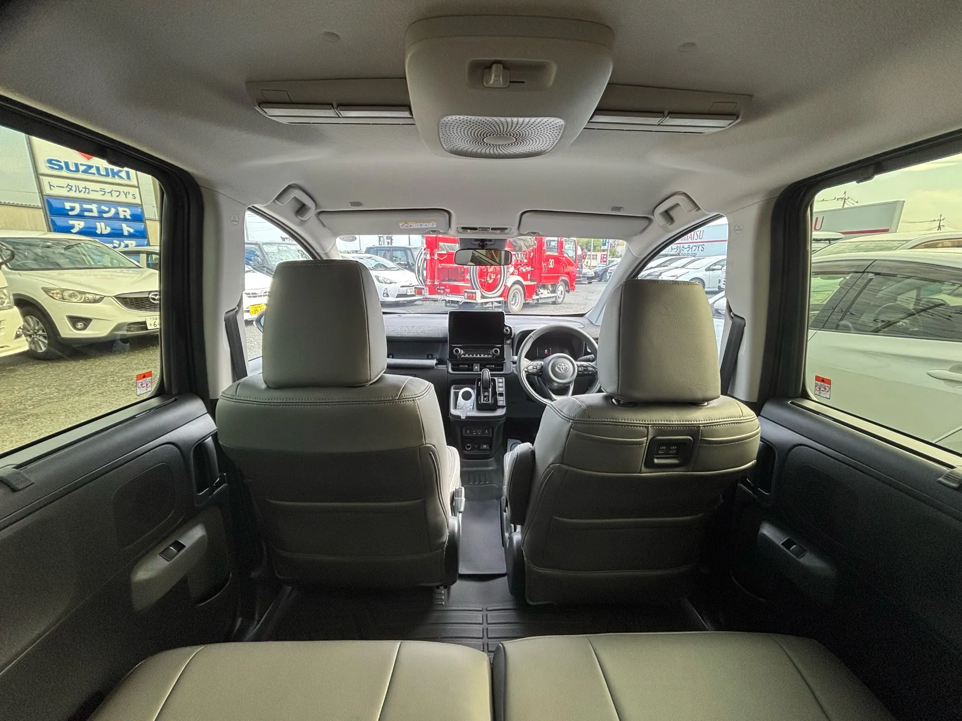 TOYOTA　シエンタHV　７人乗り　新車販売